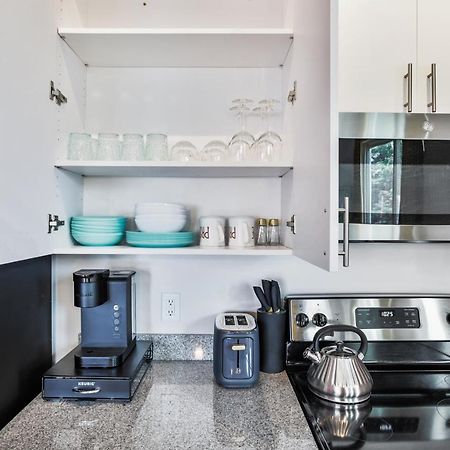 Lux House Of Champagne 2Br 2Ba Free Parking & Wifi Apartment Балтимор Екстериор снимка