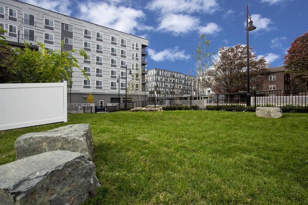 Lux House Of Champagne 2Br 2Ba Free Parking & Wifi Apartment Балтимор Екстериор снимка